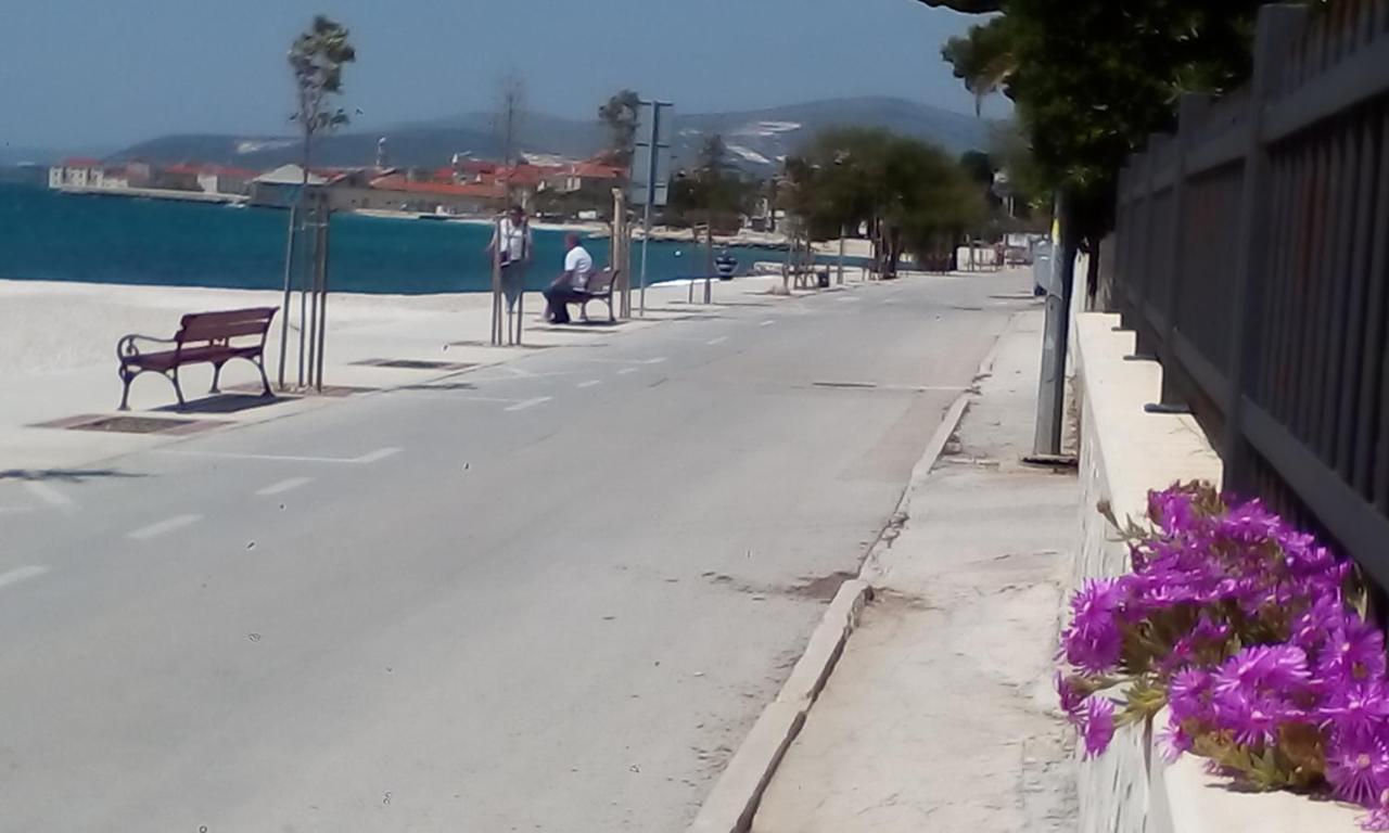 Apartman Ll S Pogledom I Izmedu Splita I Trogira Su Kastela Dalmacija Hrvatska Buitenkant foto
