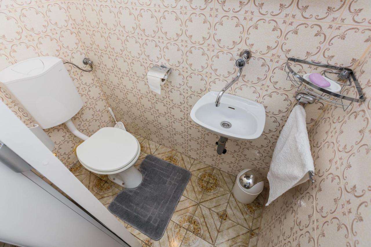 Apartman Ll S Pogledom I Izmedu Splita I Trogira Su Kastela Dalmacija Hrvatska Buitenkant foto