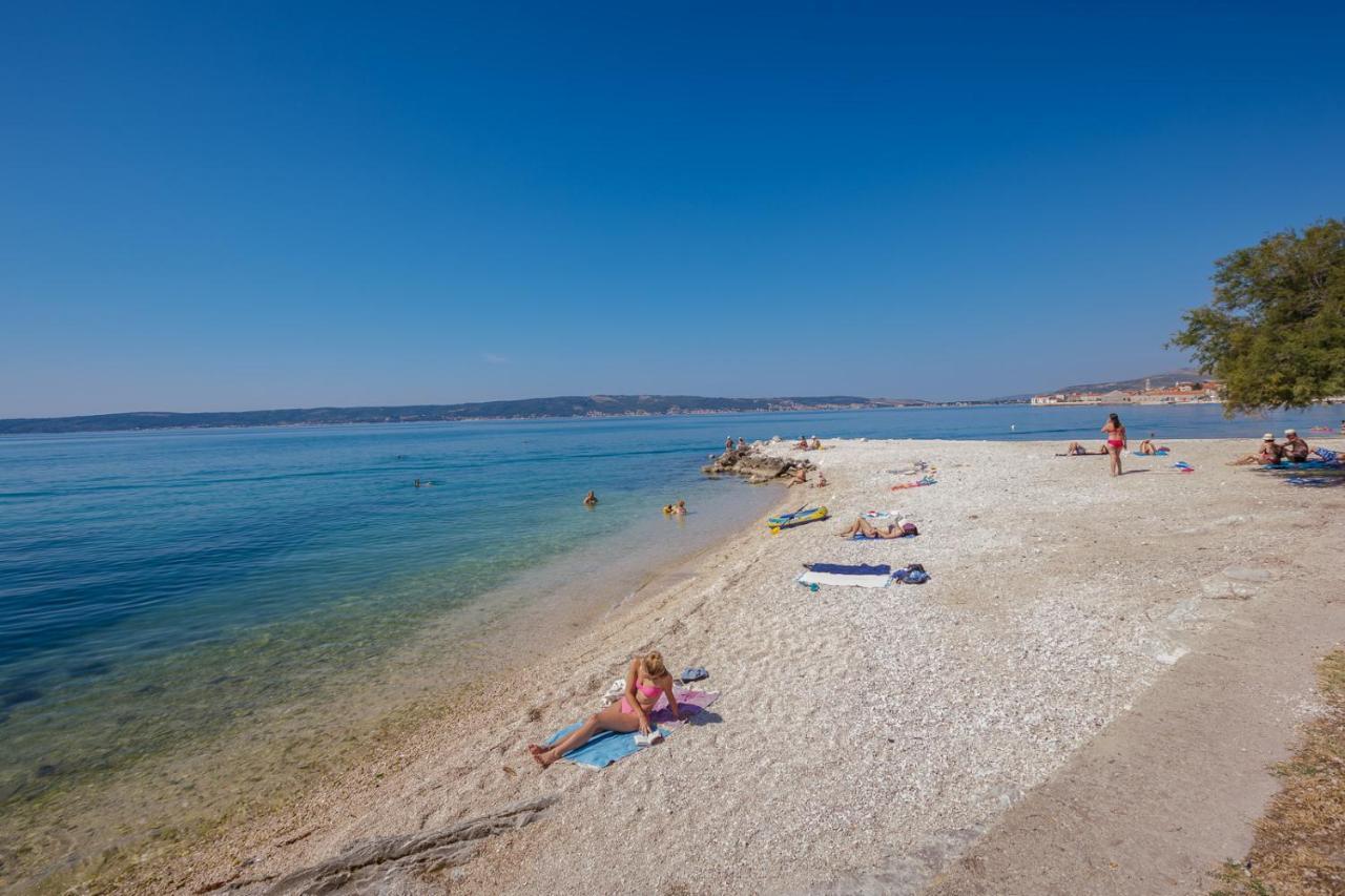 Apartman Ll S Pogledom I Izmedu Splita I Trogira Su Kastela Dalmacija Hrvatska Buitenkant foto
