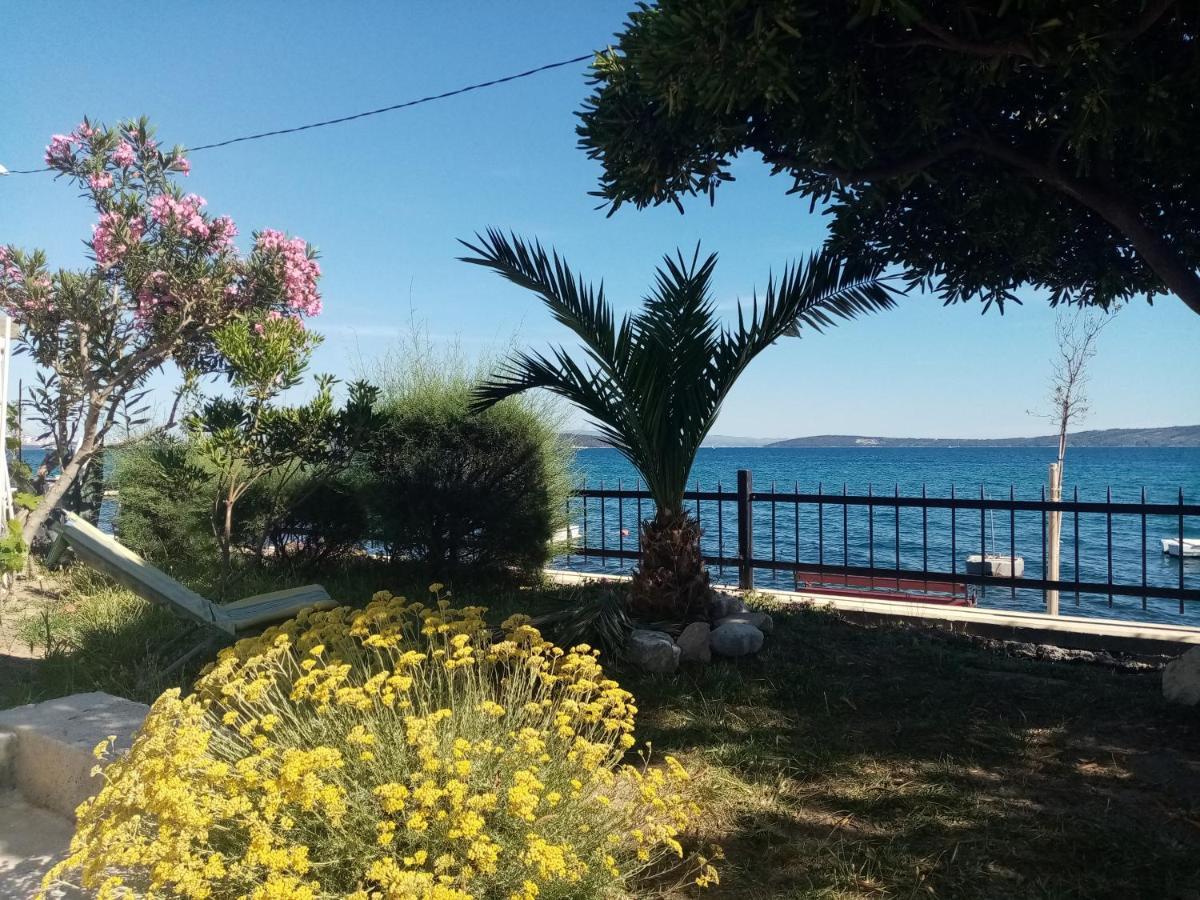 Apartman Ll S Pogledom I Izmedu Splita I Trogira Su Kastela Dalmacija Hrvatska Buitenkant foto