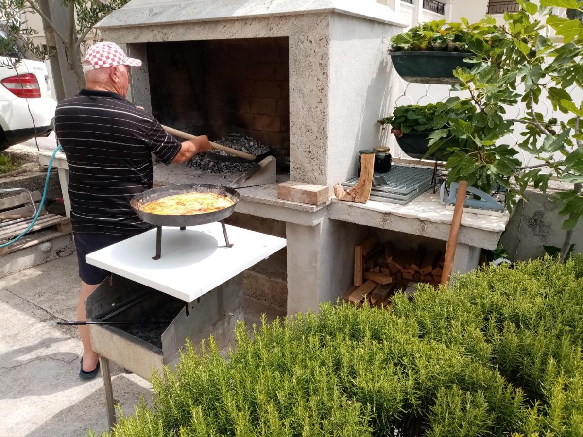 Apartman Ll S Pogledom I Izmedu Splita I Trogira Su Kastela Dalmacija Hrvatska Buitenkant foto