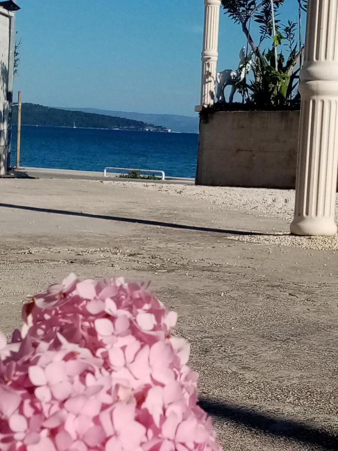 Apartman Ll S Pogledom I Izmedu Splita I Trogira Su Kastela Dalmacija Hrvatska Buitenkant foto