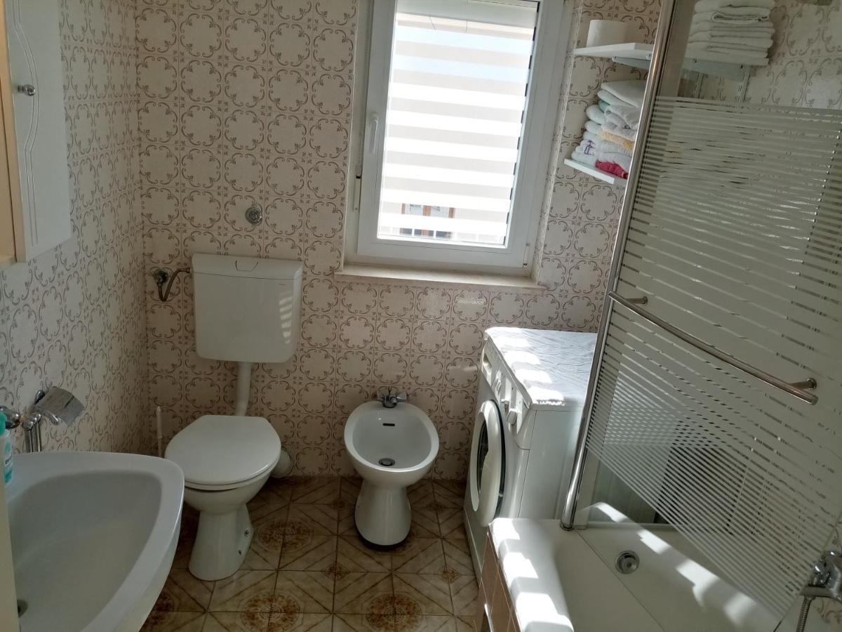 Apartman Ll S Pogledom I Izmedu Splita I Trogira Su Kastela Dalmacija Hrvatska Buitenkant foto