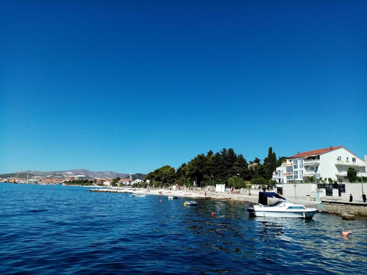 Apartman Ll S Pogledom I Izmedu Splita I Trogira Su Kastela Dalmacija Hrvatska Buitenkant foto