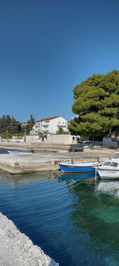 Apartman Ll S Pogledom I Izmedu Splita I Trogira Su Kastela Dalmacija Hrvatska Buitenkant foto