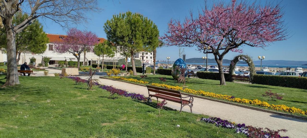 Apartman Ll S Pogledom I Izmedu Splita I Trogira Su Kastela Dalmacija Hrvatska Buitenkant foto