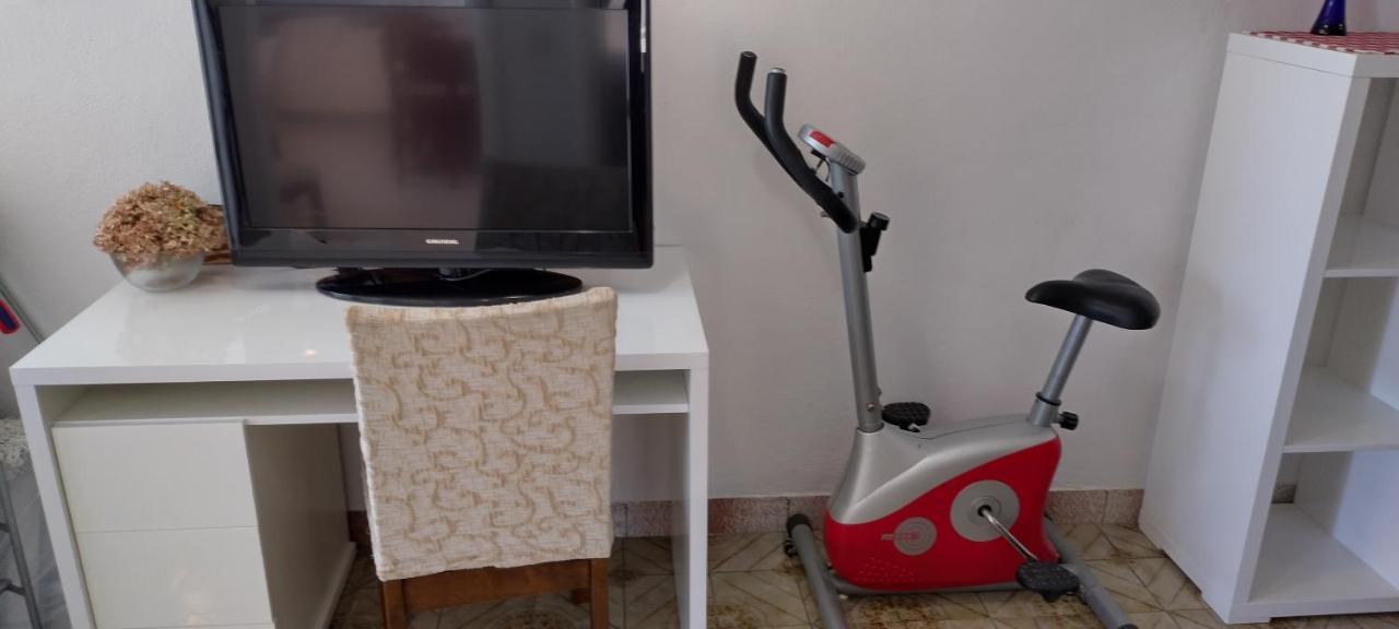 Apartman Ll S Pogledom I Izmedu Splita I Trogira Su Kastela Dalmacija Hrvatska Buitenkant foto