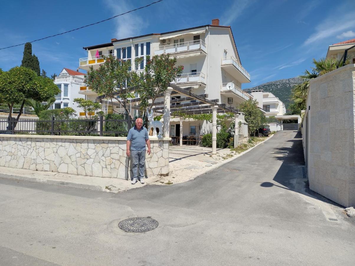 Apartman Ll S Pogledom I Izmedu Splita I Trogira Su Kastela Dalmacija Hrvatska Kamer foto