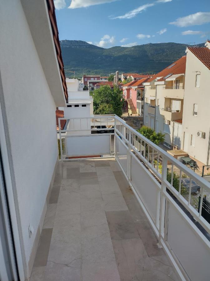 Apartman Ll S Pogledom I Izmedu Splita I Trogira Su Kastela Dalmacija Hrvatska Buitenkant foto