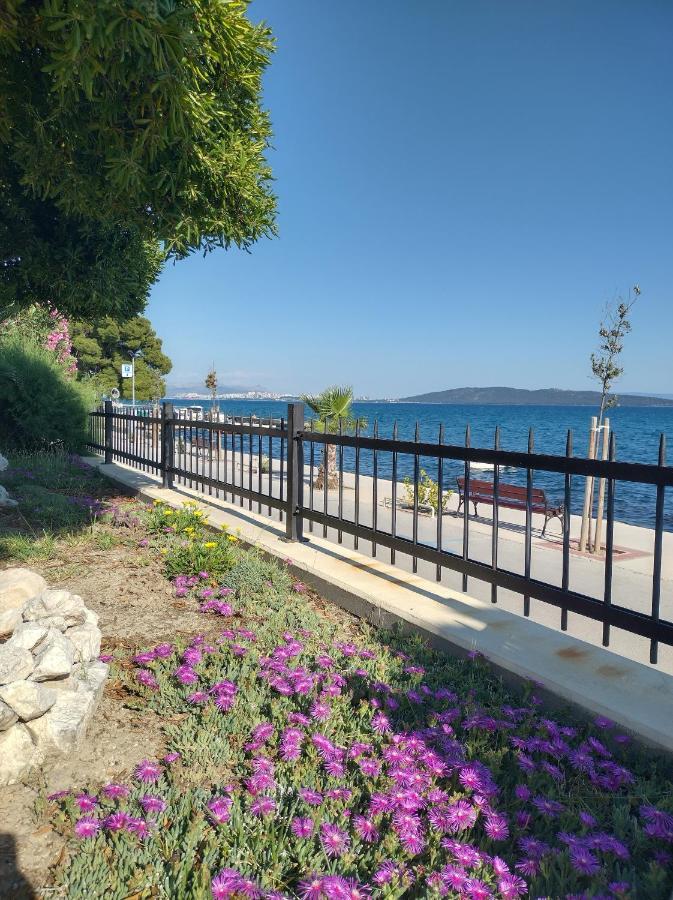 Apartman Ll S Pogledom I Izmedu Splita I Trogira Su Kastela Dalmacija Hrvatska Buitenkant foto