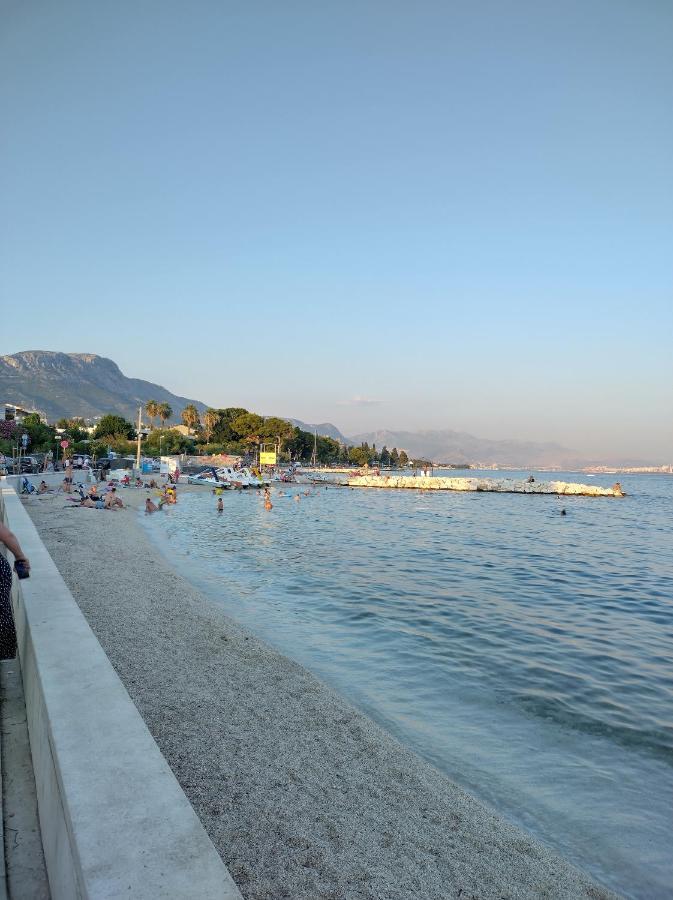 Apartman Ll S Pogledom I Izmedu Splita I Trogira Su Kastela Dalmacija Hrvatska Buitenkant foto