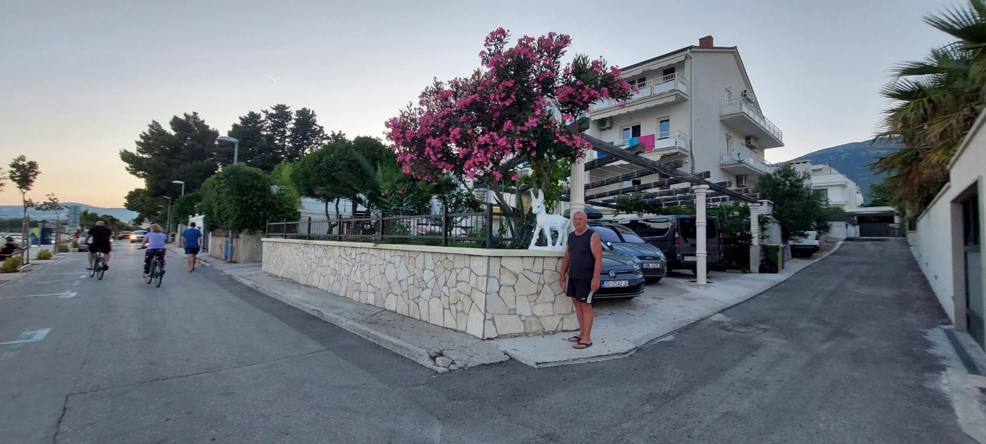 Apartman Ll S Pogledom I Izmedu Splita I Trogira Su Kastela Dalmacija Hrvatska Buitenkant foto