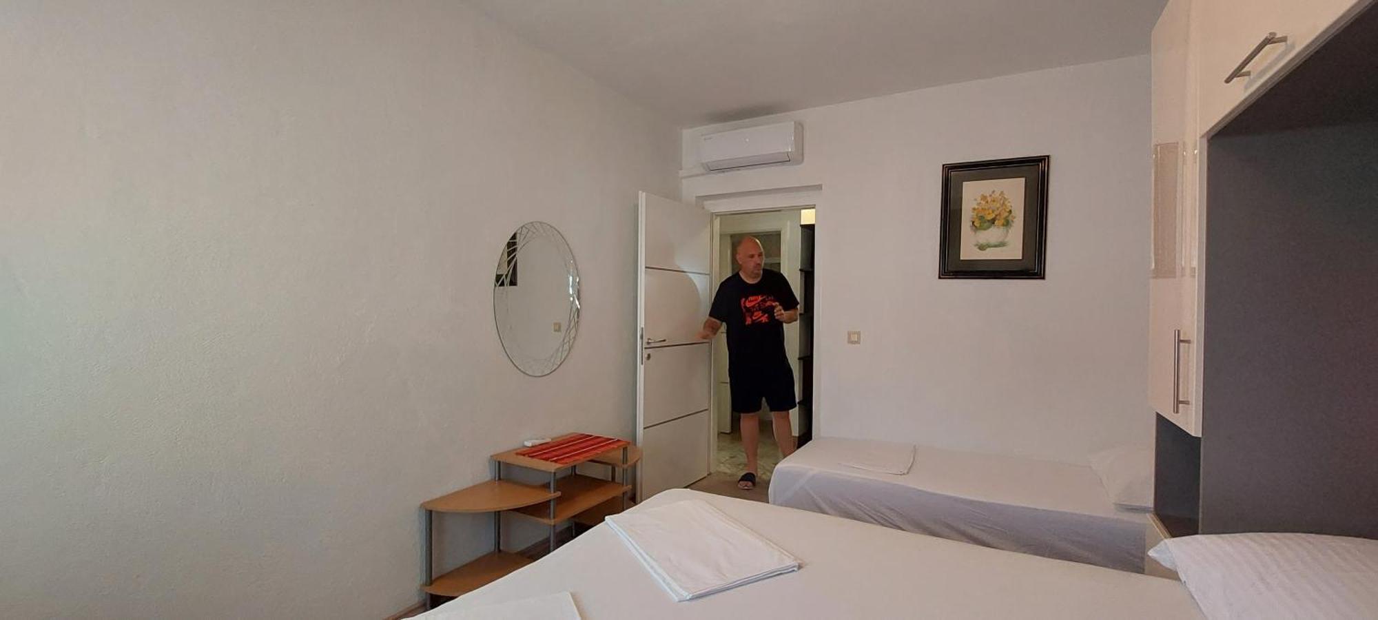 Apartman Ll S Pogledom I Izmedu Splita I Trogira Su Kastela Dalmacija Hrvatska Buitenkant foto