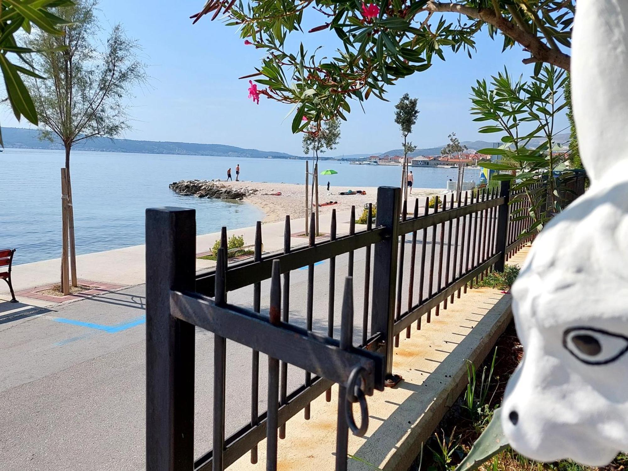 Apartman Ll S Pogledom I Izmedu Splita I Trogira Su Kastela Dalmacija Hrvatska Buitenkant foto