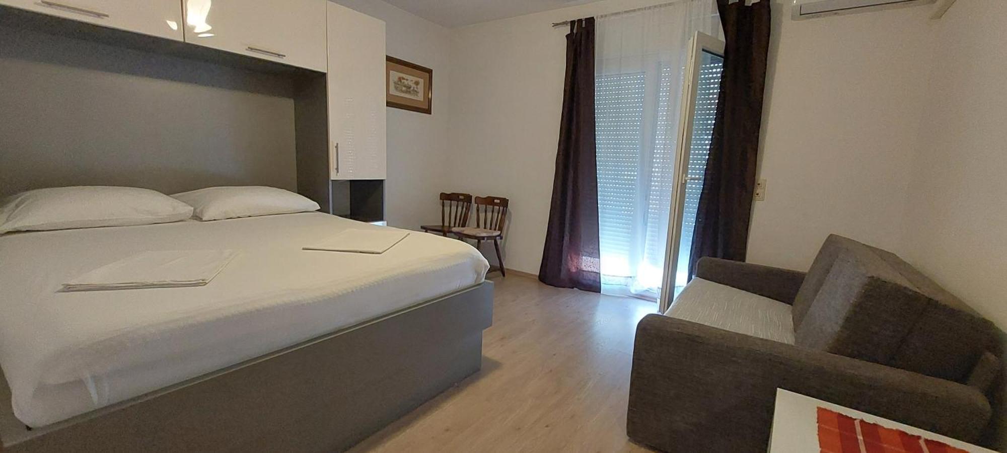 Apartman Ll S Pogledom I Izmedu Splita I Trogira Su Kastela Dalmacija Hrvatska Buitenkant foto