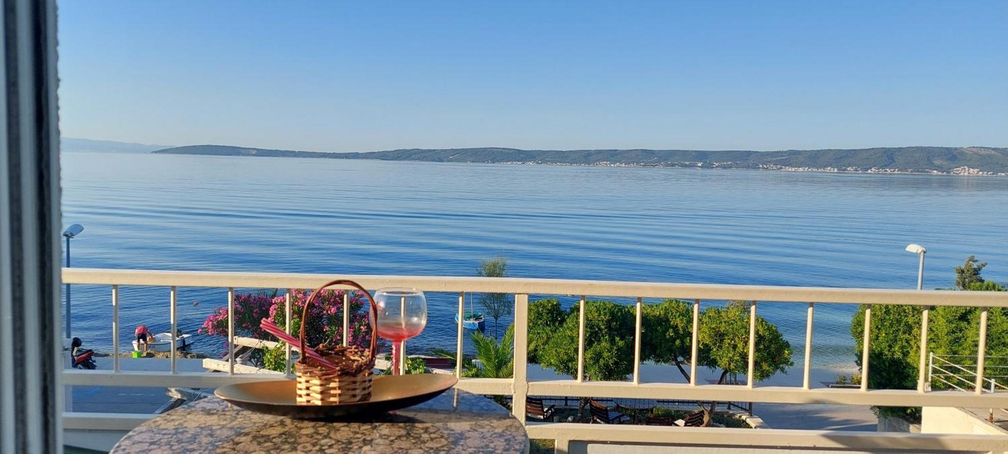 Apartman Ll S Pogledom I Izmedu Splita I Trogira Su Kastela Dalmacija Hrvatska Buitenkant foto