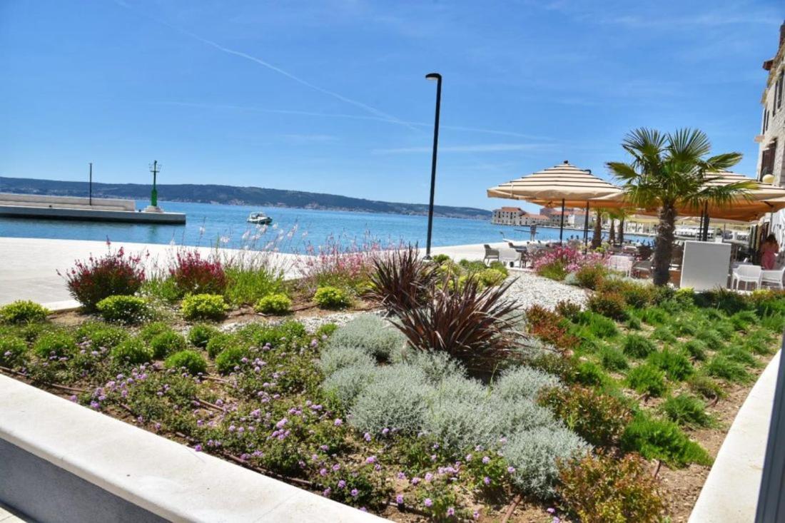 Apartman Ll S Pogledom I Izmedu Splita I Trogira Su Kastela Dalmacija Hrvatska Kamer foto